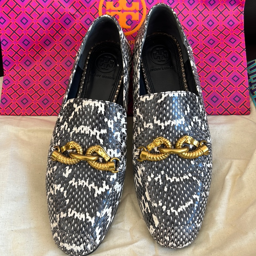 Sneak skin loafers
